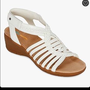 White Memory Foam Comfort Sandals 9Wide NWT in box